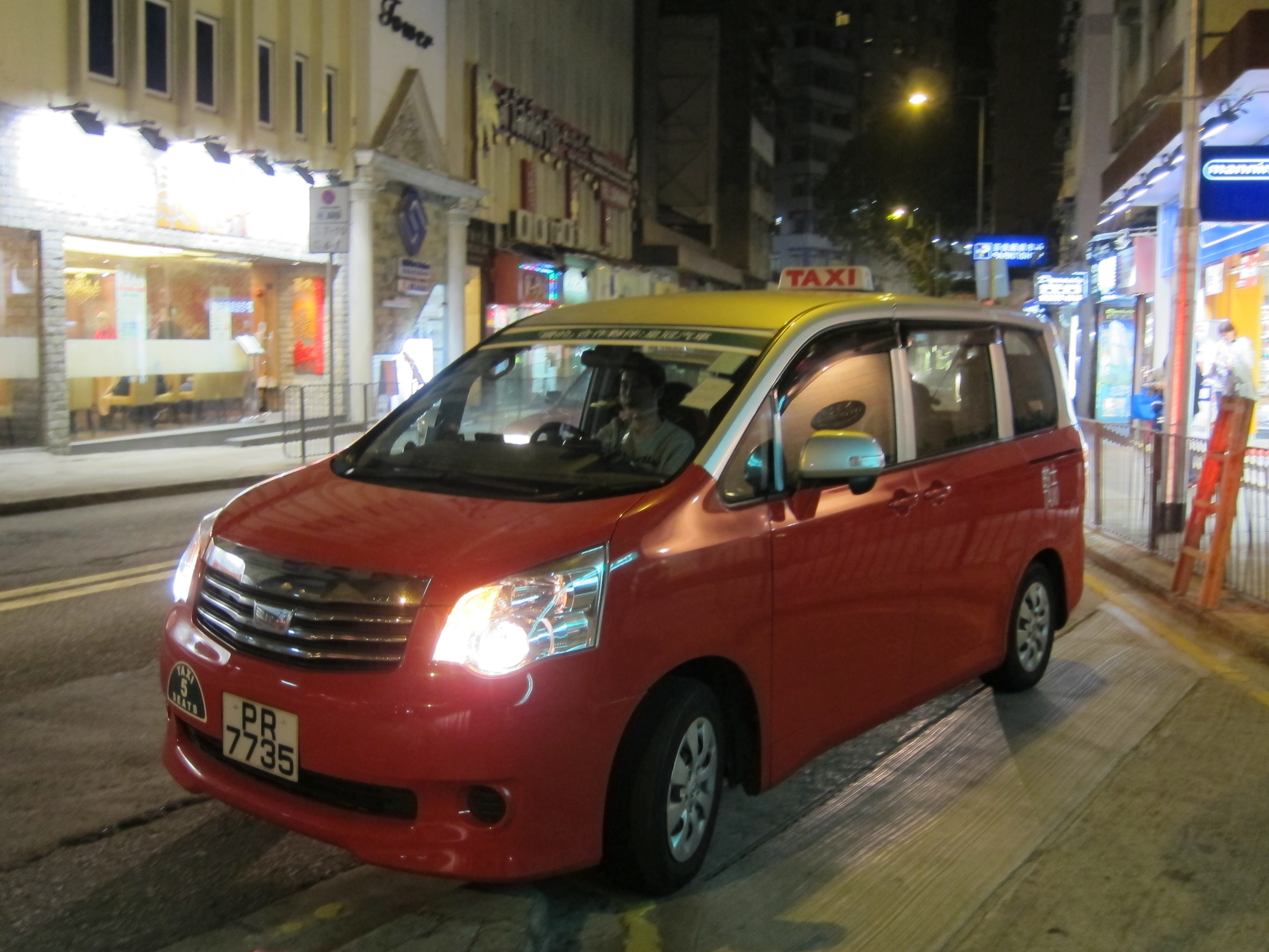 Toyota Noah Hong Kong Taxi PR7735